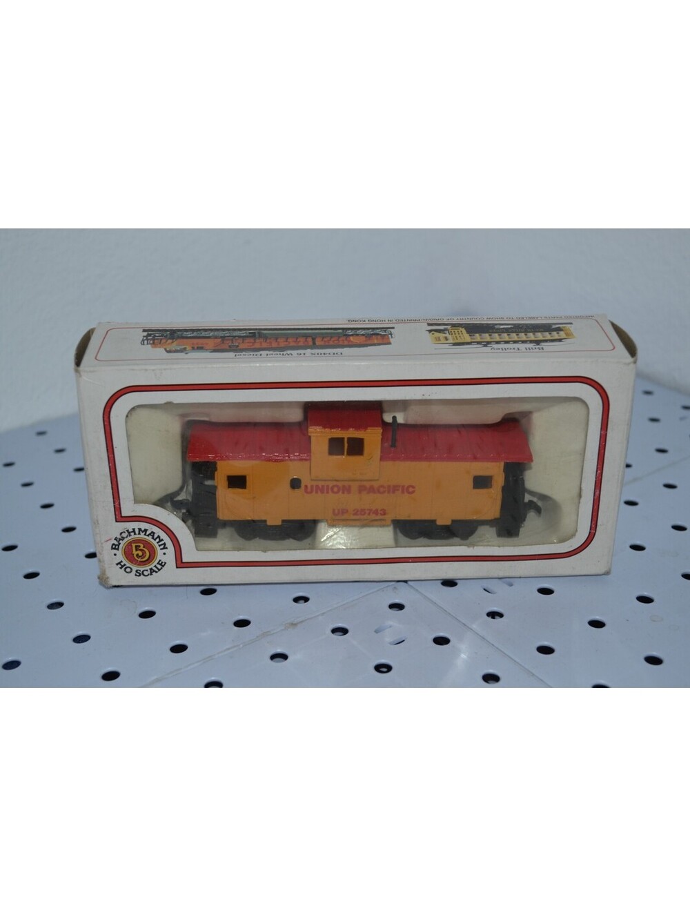 Bachmann HO Scale Union Pacific UP 25743 Caboose